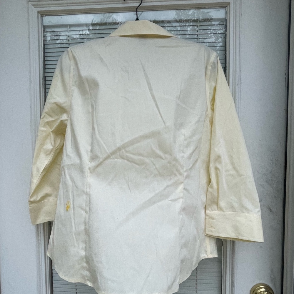 Anne Klein pale yellow Top with Lion Logo Tag - Picture 4 of 6